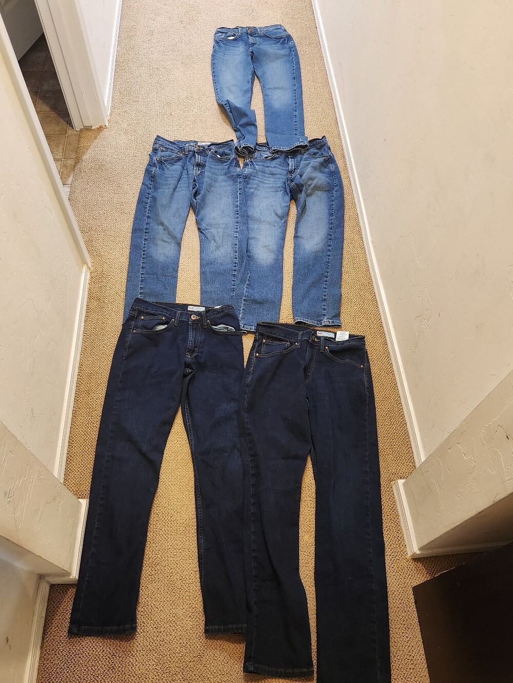 Brand New Men's Wrangler Athletic Jeans Size  29x30